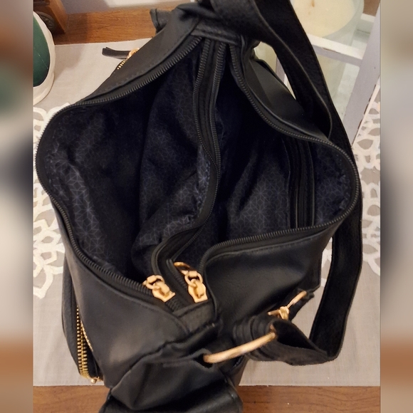 Woman's Black , NWOT, Shoulder Bag - Picture 8 of 9